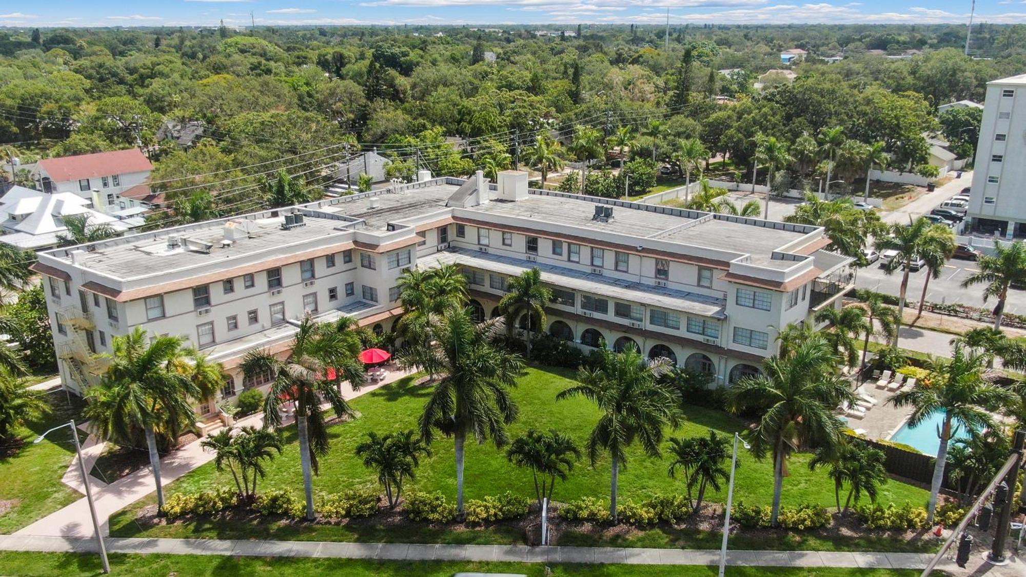 Crystal Bay Historic Hotel St. Petersburg Ngoại thất bức ảnh