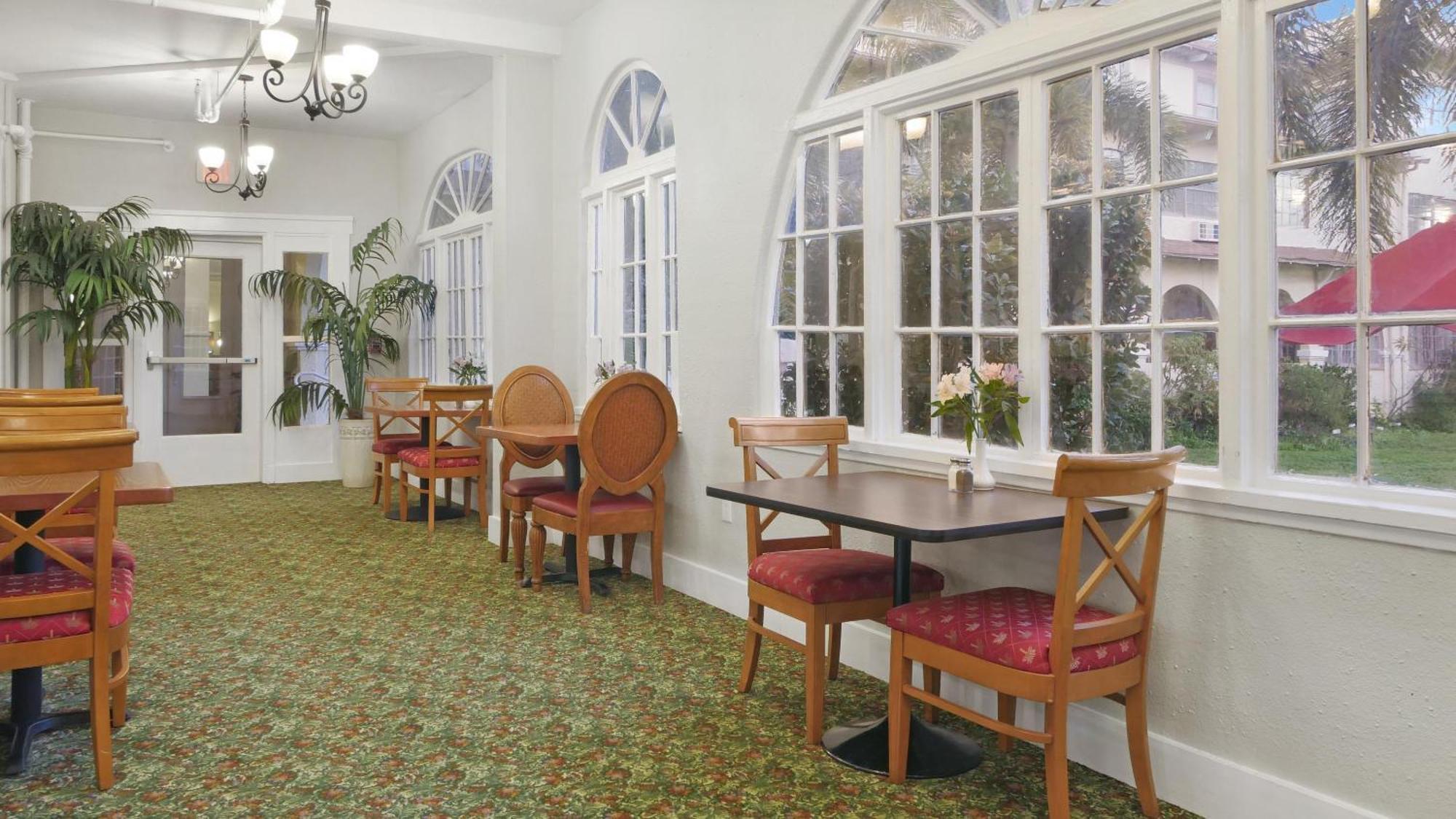 Crystal Bay Historic Hotel St. Petersburg Ngoại thất bức ảnh