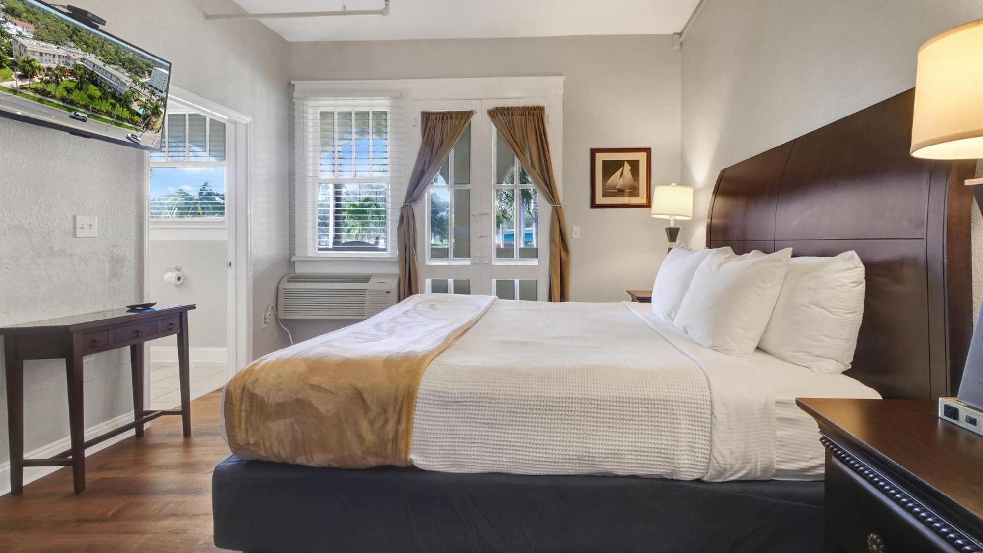 Crystal Bay Historic Hotel St. Petersburg Ngoại thất bức ảnh